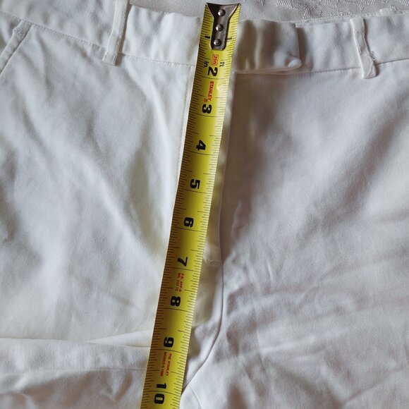 Pure By Alfred Sung White Bermuda 11" Cotton Stretchy Shorts (Size M) - Picture 8 of 9
